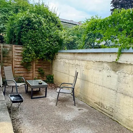 Mit Garten *